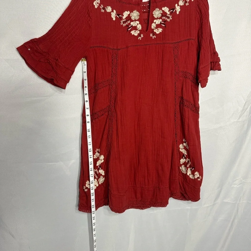 FREE PEOPLE Embroidered Red Women's Top size S pre owned Exellent condition.